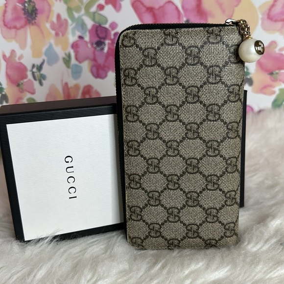 💯Authentic Gucci Zipped Around Long Wallet🍀 - Picture 8 of 16